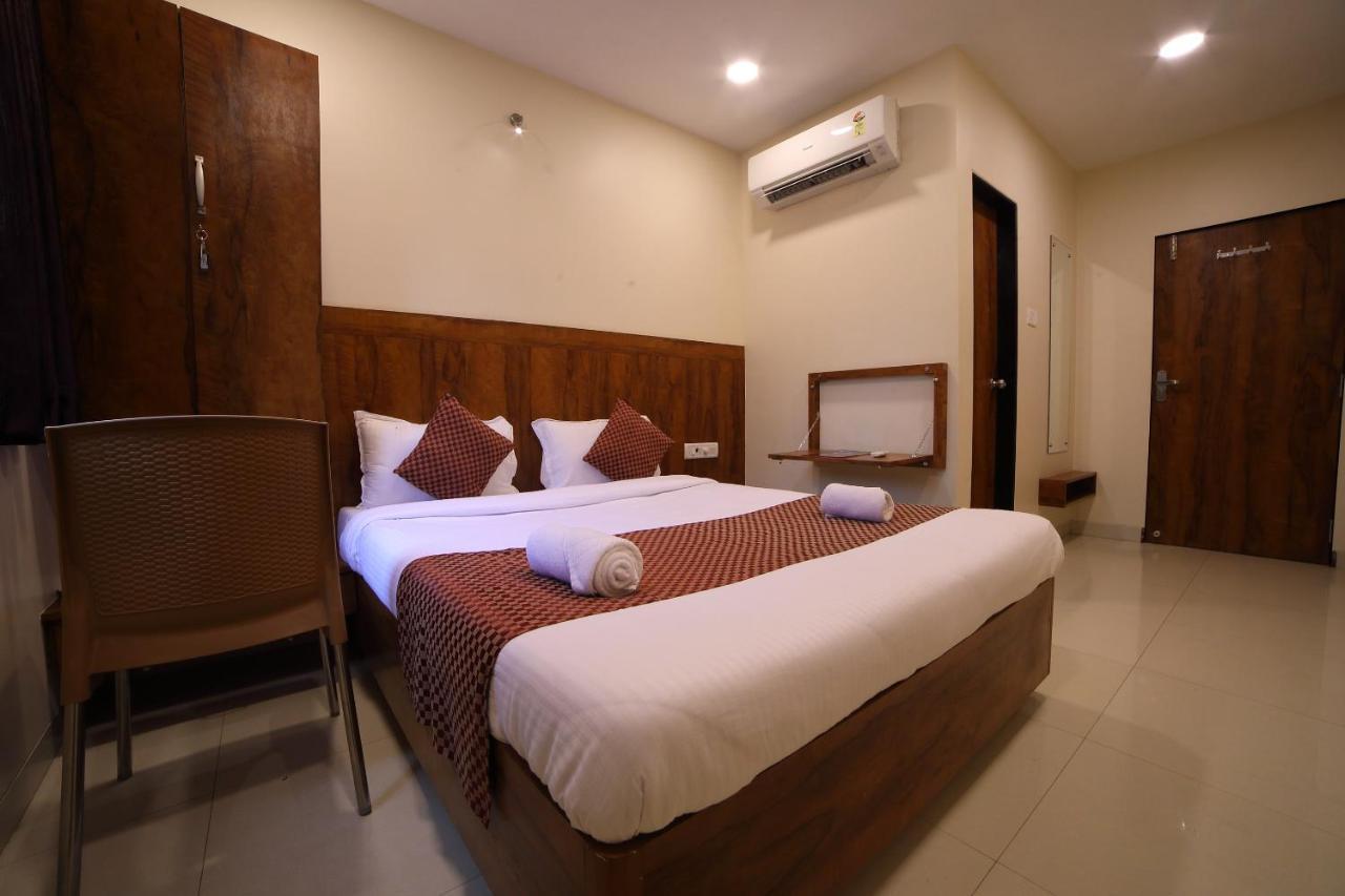 Oyo 8757 Prakash Inn Мумбай Екстериор снимка