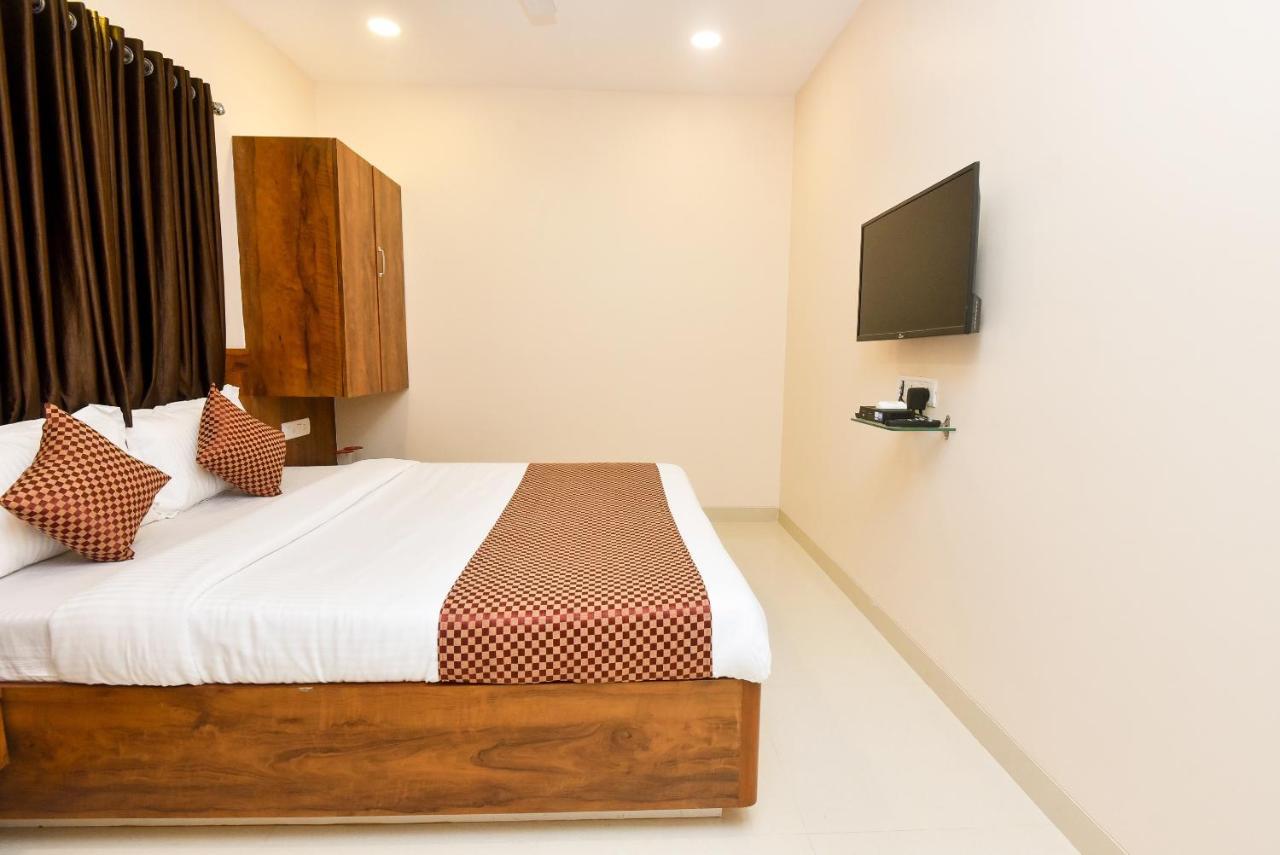 Oyo 8757 Prakash Inn Мумбай Екстериор снимка
