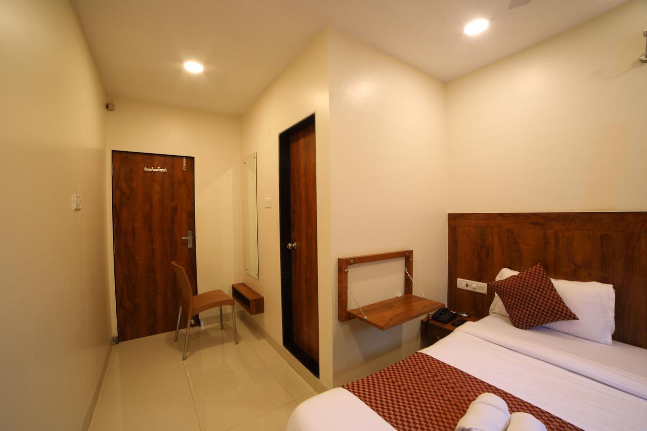 Oyo 8757 Prakash Inn Мумбай Екстериор снимка