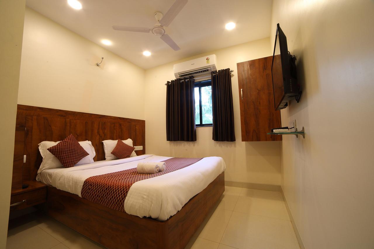 Oyo 8757 Prakash Inn Мумбай Екстериор снимка